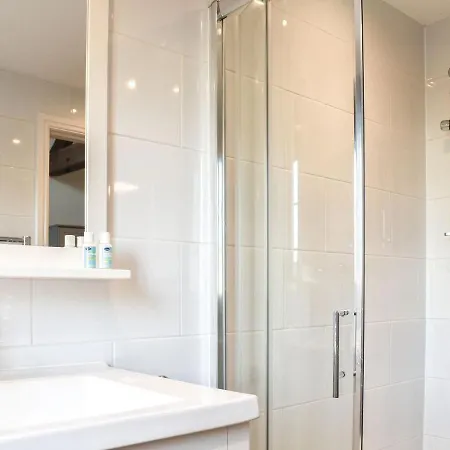 بيت للعطل Guards